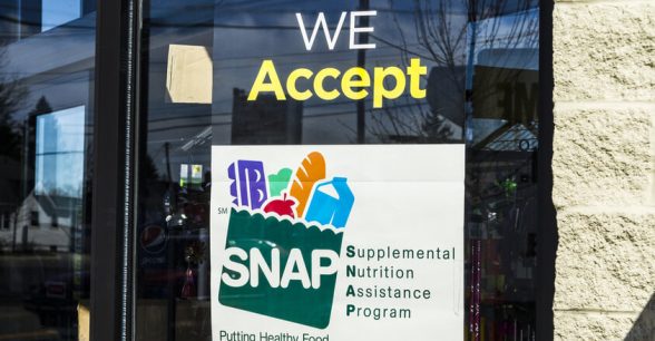 Photo of grocery store window says "we accept SNAP"