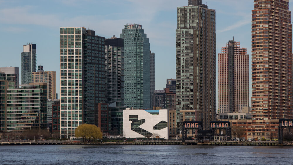 Photo of NYC skyline with Hunters Point Library in the center